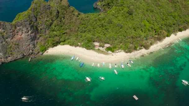 Kumlu bir tropik ada. El nido, Filipinler — Stok video
