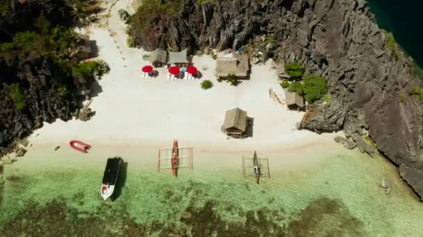 Tropical seawater lagoon and beach, Philippines, El Nido. — Stock Video