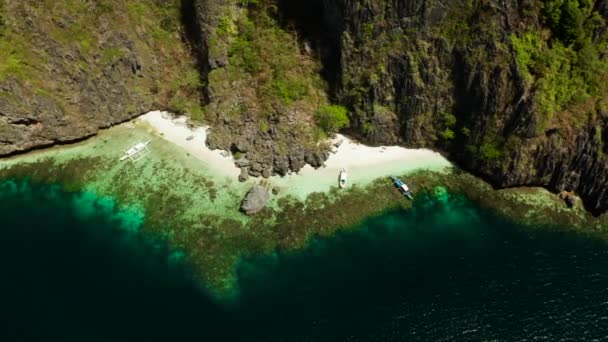 Lagoa e praia de água do mar tropical, Filipinas, El Nido. — Vídeo de Stock