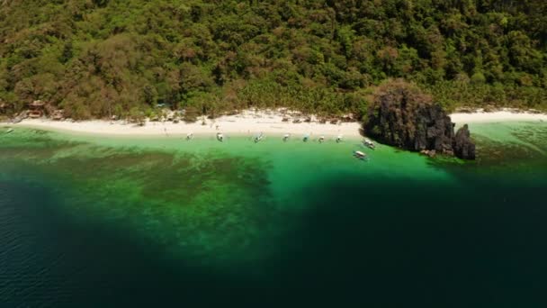 Ilha tropical com praia de areia. El nido, Filipinas — Vídeo de Stock