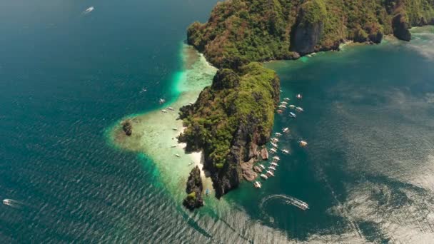 Tropisch eiland met zandstrand. El nido, Filipijnen — Stockvideo