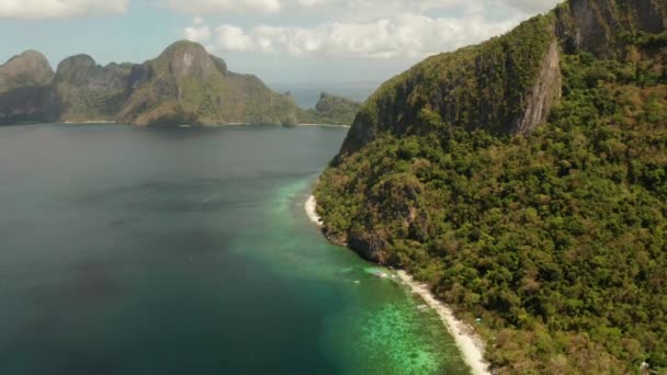 Tropisk havsvatten lagun och strand, Filippinerna, El Nido. — Stockvideo