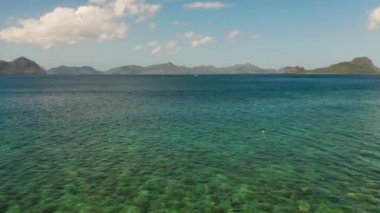 Tropik adaları olan deniz burnu El Nido, Palawan, Filipinler