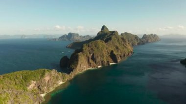 Tropik adaları olan deniz burnu El Nido, Palawan, Filipinler