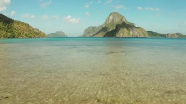 Tropik adaları olan deniz burnu El Nido, Palawan, Filipinler