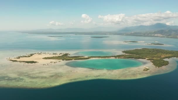 Baia con isole tropicali e barriera corallina.. Palawan, Filippine — Video Stock