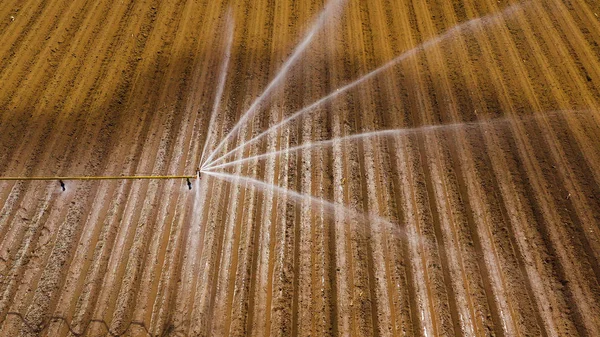 Irrigation system on agricultural land. — Stock Photo, Image