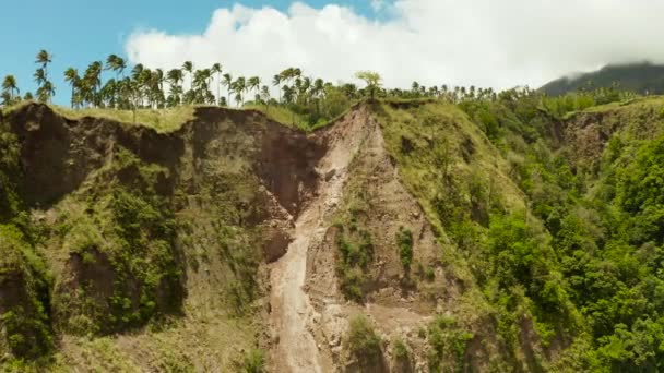 Deslizamiento de tierra en las montañas Camiguin, Filipinas — Vídeos de Stock