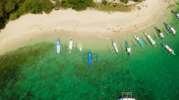 Tropical island with sandy beach. El nido, Philippines — Stock Photo, Image