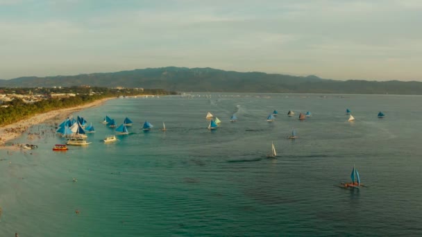 热带海滩和帆船，菲律宾Boracay — 图库视频影像