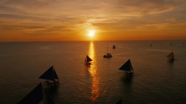 Denizin üzerinde gün batımı. Boracay, Filipinler — Stok video