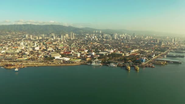 Moderne stad Cebu met wolkenkrabbers en gebouwen, Filippijnen. — Stockvideo