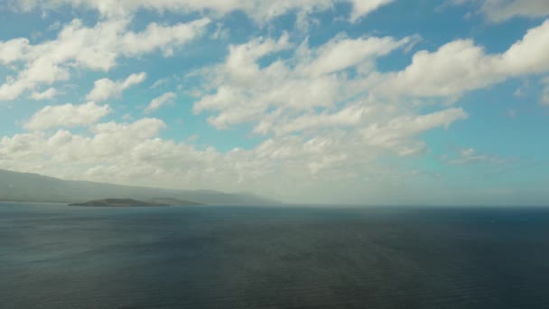 Seascape, νησί και ουρανός με σύννεφα, Cebu, Φιλιππίνες. — Αρχείο Βίντεο