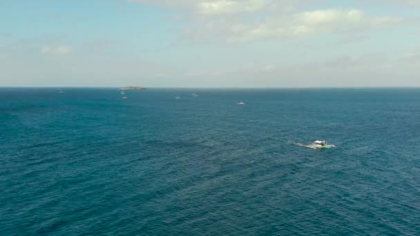Paysage marin, île et ciel nuageux, Cebu, Philippines.