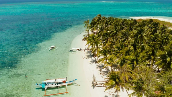 Beautiful beach on a tropical island. Balabac, Palawan, Philippines. — Stock Photo, Image
