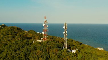 Telekomünikasyon kulesi, Asya 'daki iletişim anteni.