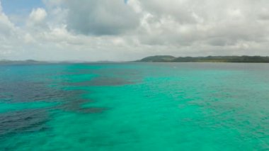 Denizden Siargao ada görünümü, Filipinler.