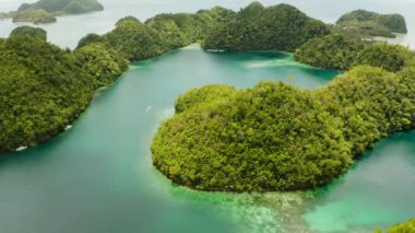 Sugba gölünün havadan görünüşü, Siargao, Filipinler.