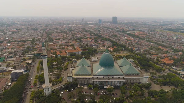 Surabaya Endonezya 'daki Al Akbar Camii. — Stok fotoğraf