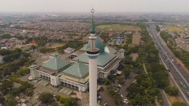 Surabaya Endonezya 'daki Al Akbar Camii.