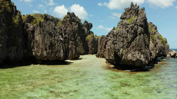 Tropical seawater lagoon and beach, Philippines, El Nido. — Stock Photo, Image