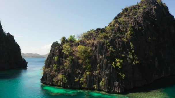 Paysage marin avec lagunes et eau turquoise