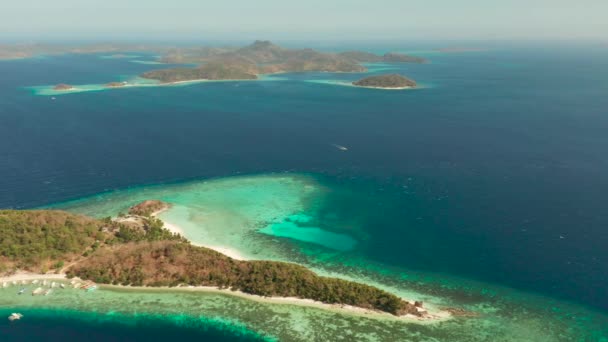 Тропічний острів з піщаним пляжем, Філіппіни, Палаван. — стокове відео