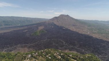 Batur volkanı ile dağ manzarası