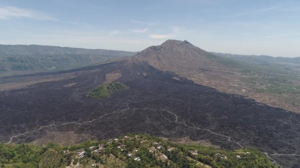 Ορεινό τοπίο με ηφαίστειο Batur — Αρχείο Βίντεο