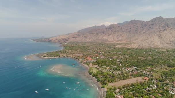 Paisaje tropical con, montañas, playa — Vídeos de Stock