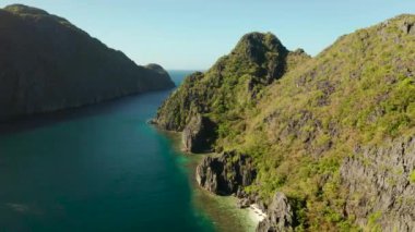 Tropik adaları olan deniz burnu El Nido, Palawan, Filipinler