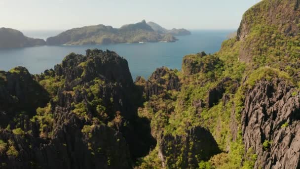 Przylądek morski z tropikalnymi wyspami El Nido, Palawan, Filipiny — Wideo stockowe