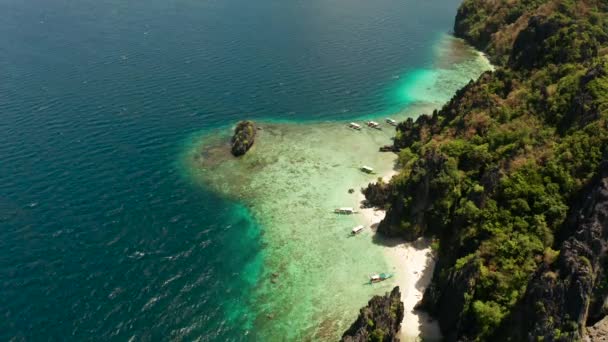 Laguna y playa de agua de mar tropical, Filipinas, El Nido. — Vídeo de stock