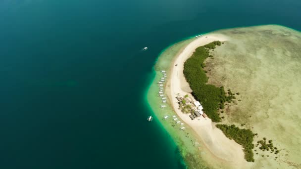 Tropische Insel mit Sandstrand. Palawan, Philippinen — Stockvideo