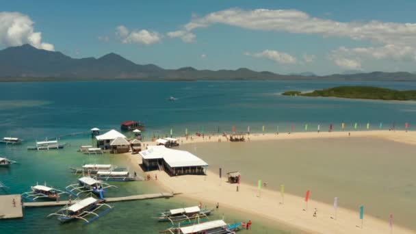 Isla tropical con playa de arena. Palawan, Filipinas — Vídeos de Stock