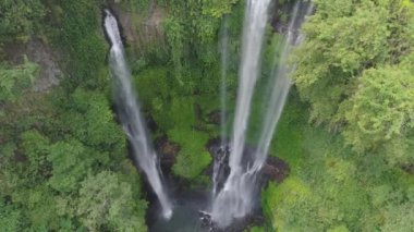 Güzel tropik şelale Bali, Endonezya.
