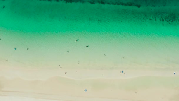 열 대의 해변 과푸른 맑은 바 다 — 비디오