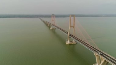 Surabaya 'daki asma kablo köprüsü