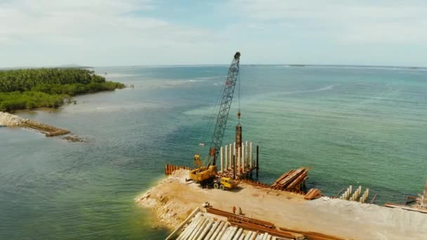 Мост строится на острове Сиаргао. — стоковое видео