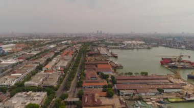 Surabaya, Java, Endonezya 'daki kargo ve yolcu limanı