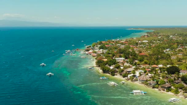 A costa da ilha de Cebu, Moalboal, Filipinas. — Vídeo de Stock