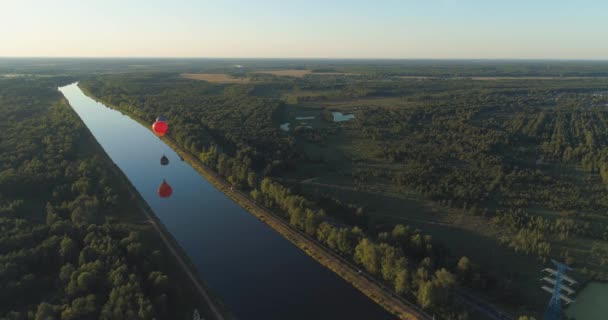 Horkovzdušné balóny na obloze — Stock video