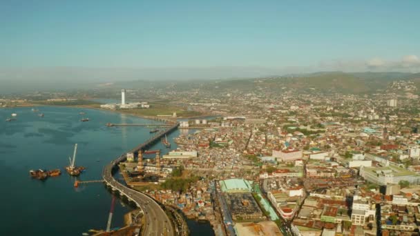 Cidade moderna de Cebu com arranha-céus e edifícios, Filipinas. — Vídeo de Stock