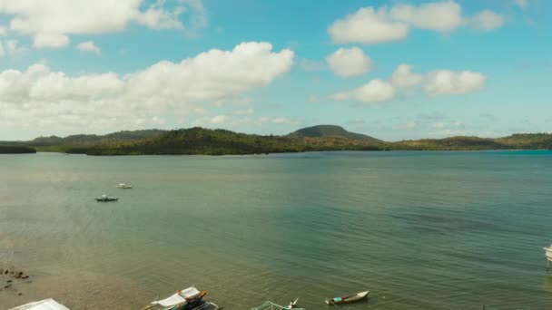 Línea costera en la isla tropical. Isla Balabac, Palawan — Vídeos de Stock