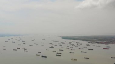 Surabaya, Java, Endonezya 'daki kargo ve yolcu limanı