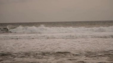 Büyük dalgalı okyanus