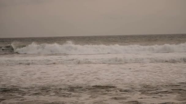 Oceano com ondas grandes — Vídeo de Stock