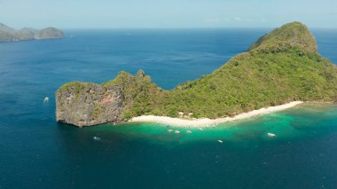 Kumlu bir tropik ada. El nido, Filipinler