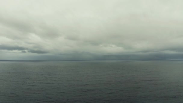 Paisaje marino, mar azul, cielo con nubes e islas — Vídeo de stock