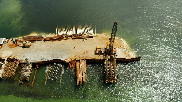 Мост строится на острове Сиаргао. — стоковое фото